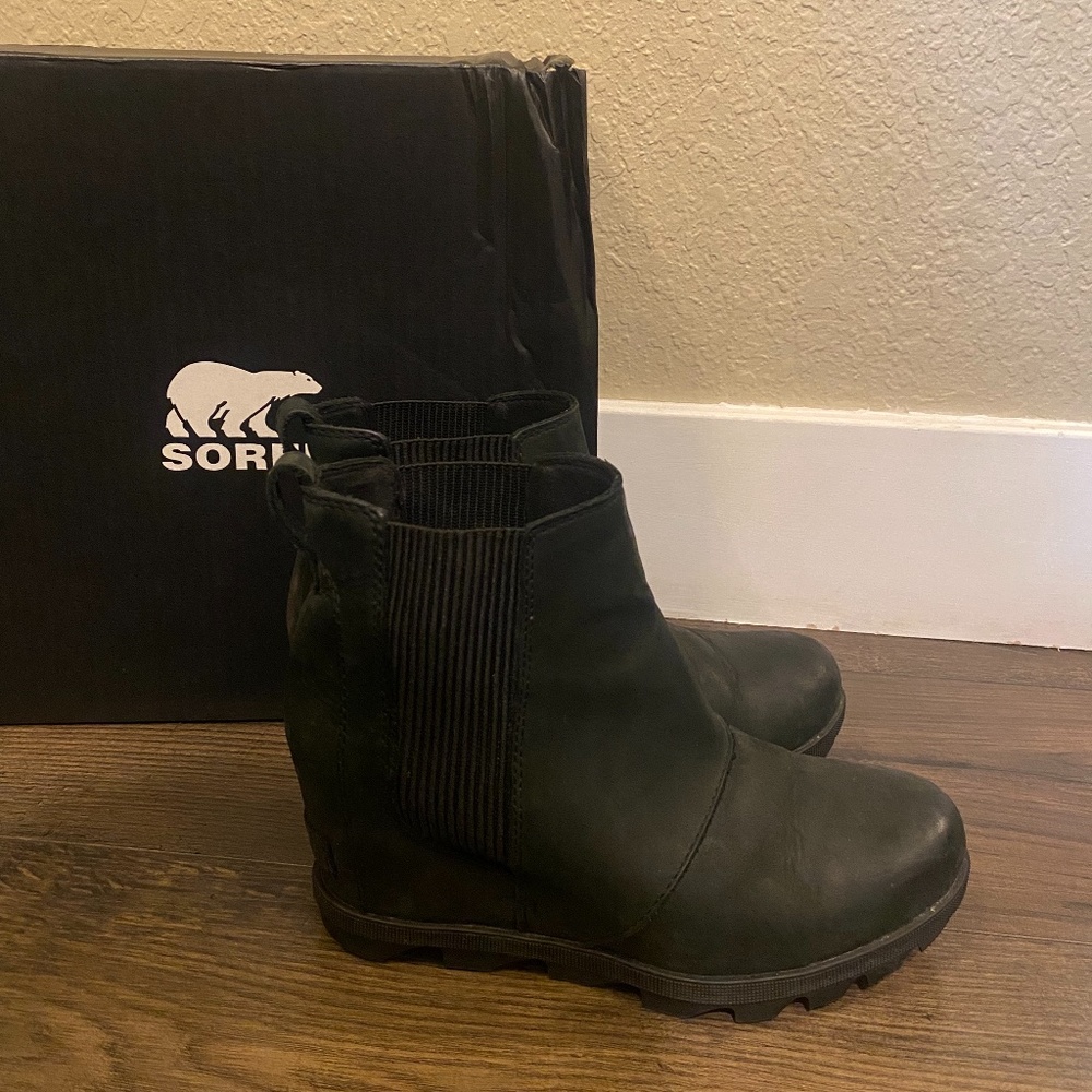 Sorel Joan if Arctic Black Wedges size 7.5